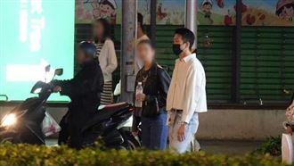 懷秋當孝子揪媽媽聚餐　身旁不見女友身影