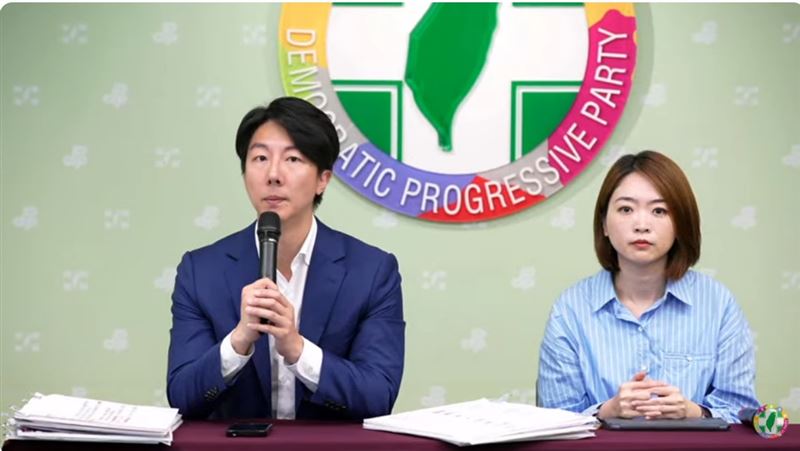 民進黨發言人吳崢、韓瑩今(4)日召開「秋後算帳砍預算?國民黨又想打壓海巡國防!」記者會。(圖/翻攝民進黨直播)