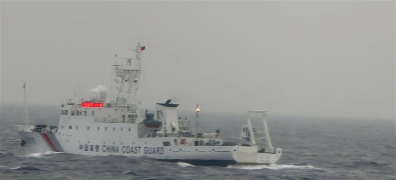 海巡署推測海警船在東沙海域一天，不排除是在觀察海巡署如何應處。（圖／海巡署提供）