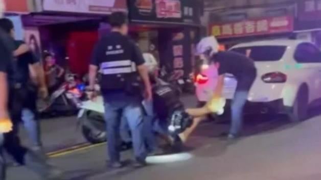 女星拒檢逃逸　遭警壓制在地反抗畫面曝光