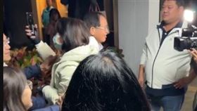 鄭天財說，「你們全部進去啦，我就把它燒掉啦。」（圖／記者高逸帆翻攝）