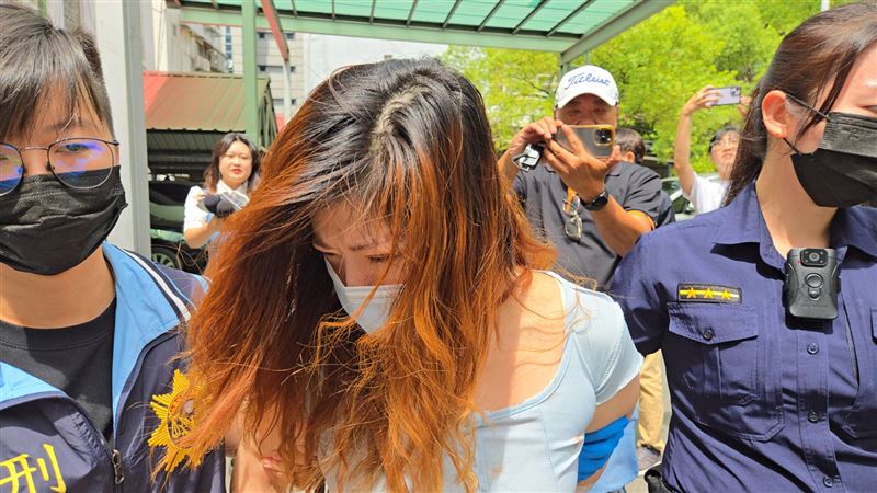 侯沁潔脫序被逮後被警方送辦。(圖/記者莊淇鈞攝影)
