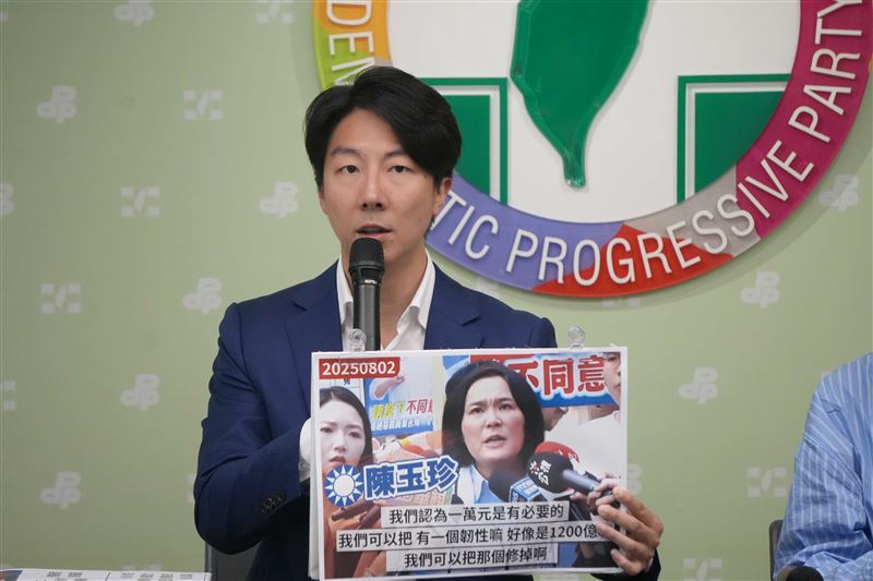 民進黨發言人吳崢、韓瑩今（4）日召開「秋後算帳砍預算？國民黨又想打壓海巡國防！」記者會。（圖／民進黨提供）