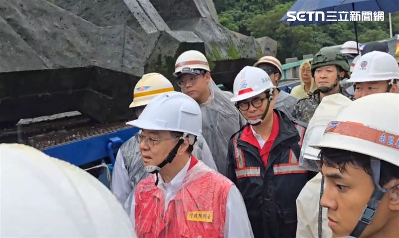 行政院長卓榮泰在陳其邁陪同下了解災區有那些需求。（圖／翻攝畫面）