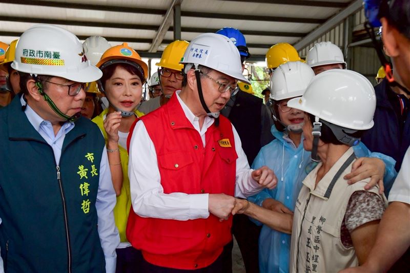 行政院長卓榮泰今（4）日視察台南市柳營區災區房屋修繕重建情形。（圖／行政院提供）