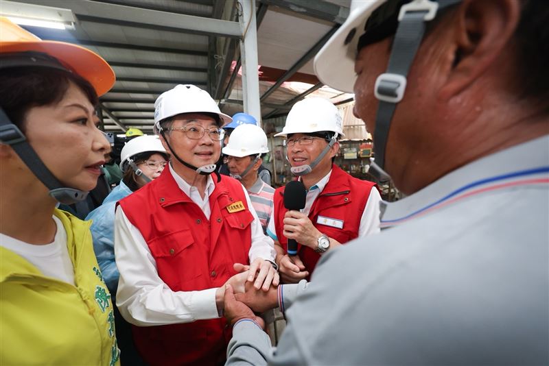 行政院長卓榮泰今（4）日視察台南市柳營區災區房屋修繕重建情形。（圖／行政院提供）