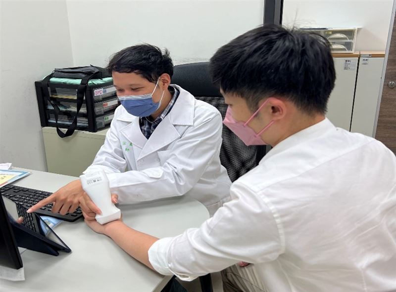 楊宗翰醫師表示，手持超音波可協助診斷異常腫塊，釐清病因，建議民眾應及早就醫接受妥善治療。（圖／新竹臺大分院提供）