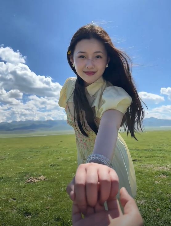 重慶女大生撞臉大S爆紅。(圖/翻攝自抖音)
