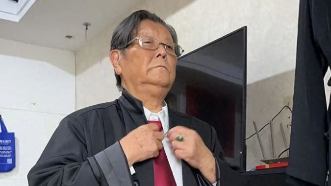 90歲嬤自學法為子辯護 血壓飆高堅持出庭