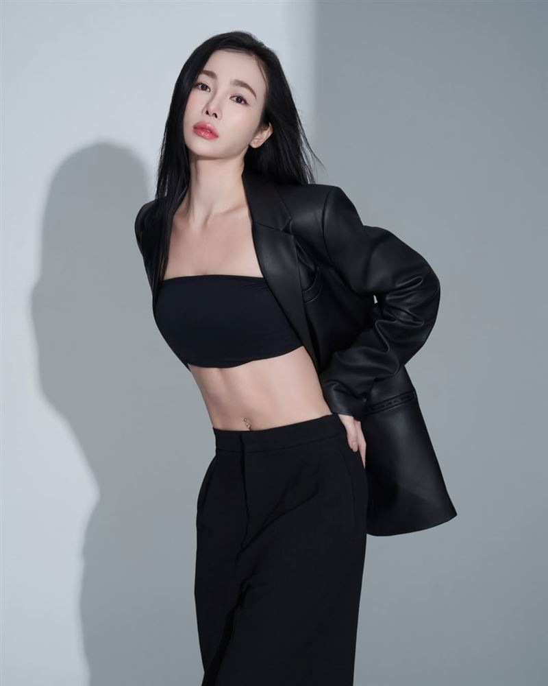 舒子晨外型甜美、身材火辣。(圖/翻攝自舒子晨IG)