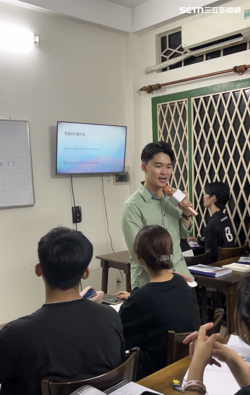 Sen受到鄭老師啟發，如今在越南教書。（圖／Sen提供）