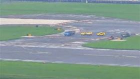 跑道破損,小港機場,航班起降