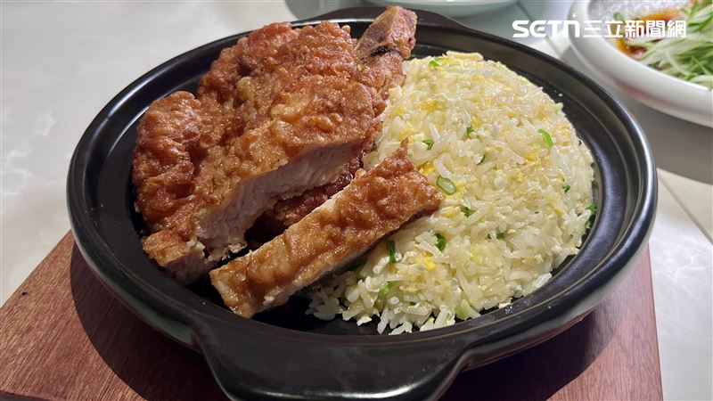 人氣前3名分別為「招牌小籠湯包」、「排骨蛋炒飯」和「蝦肉生煎湯包」。（圖／記者 賴俊佑 攝影）