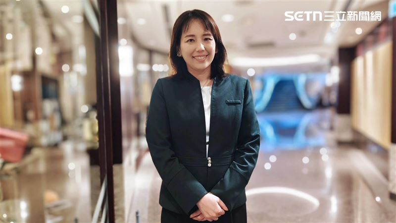 徐佳馨指出,川普關稅將對台灣經濟造成三波衝擊。(圖/記者陳韋帆攝影)