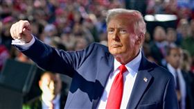 ▲美國總統川普寄出威脅信給各國。（圖／翻攝自川普臉書）