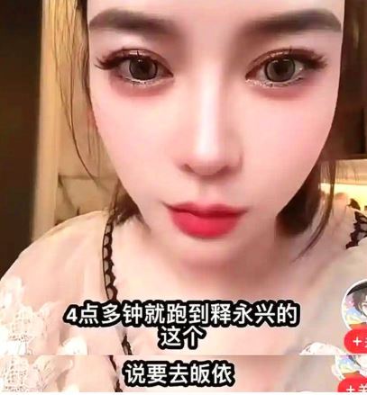 一名女部落客發現，有一群姊妹凌晨四點悄悄走向釋永信房間「拜師」。（圖／翻攝自微博）