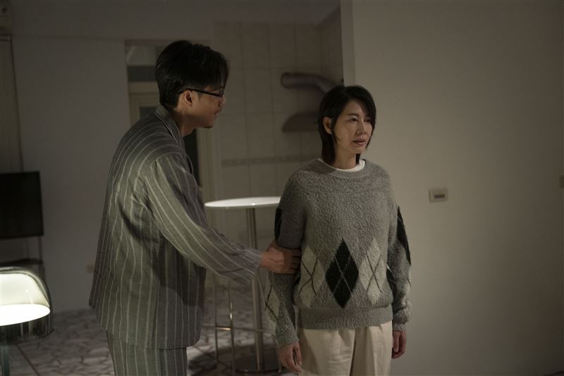 永遠走不進冠中心裡，《拜六禮拜》世美淚崩提分手。（圖／ 華視、公視台語台提供）