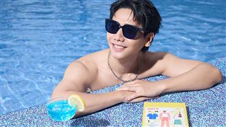 蔡旻佑脫了！泳池大秀身材曝「憋尿過程」