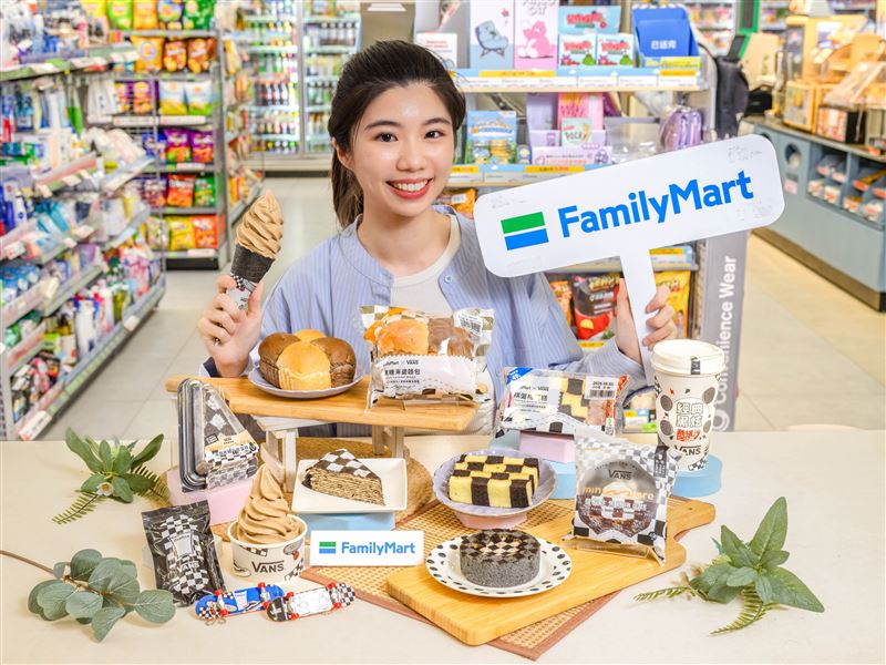 全家聯名美國街頭經典品牌VANS，以其經典黑白棋盤格與品牌色為開發靈感，推出5款聯名鮮食新品。（圖／超商業者提供）