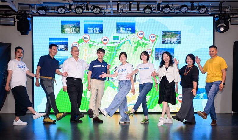 看見．齊柏林基金會宣布攜手全家便利商店，共同啟動五年徒步環島行動「逐岸行腳」。（圖／翻攝自看見．齊柏林基金會）