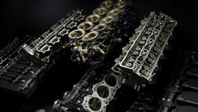 ▲洗拿使用過的本田V10賽車引擎。（翻攝Bonhams網站）