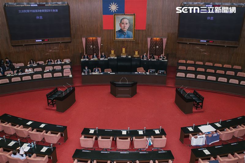 僅開會1分20秒，立法院長韓國瑜因討論事項第五案有待溝通，就宣布休息。（圖／記者楊士誼攝影）