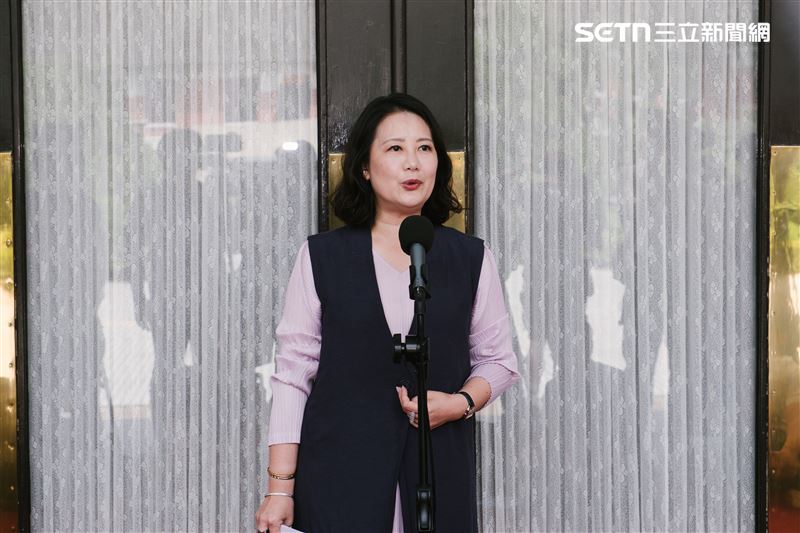 針對關稅，吳思瑤表示，民進黨團在這個當下，會給談判團隊最大後援。（圖／記者楊士誼攝影）