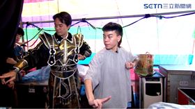 ▲孫凱琳教大堡歌仔戲的基礎。（圖／寶島神很大）