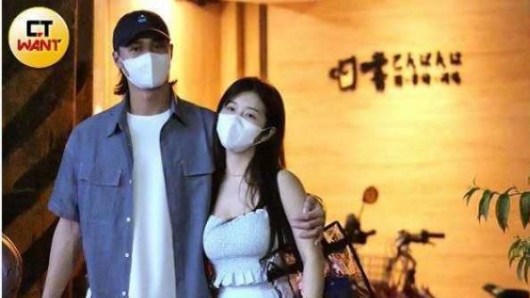 林佳緯致命接球失誤挨酸　啦啦隊女友回應