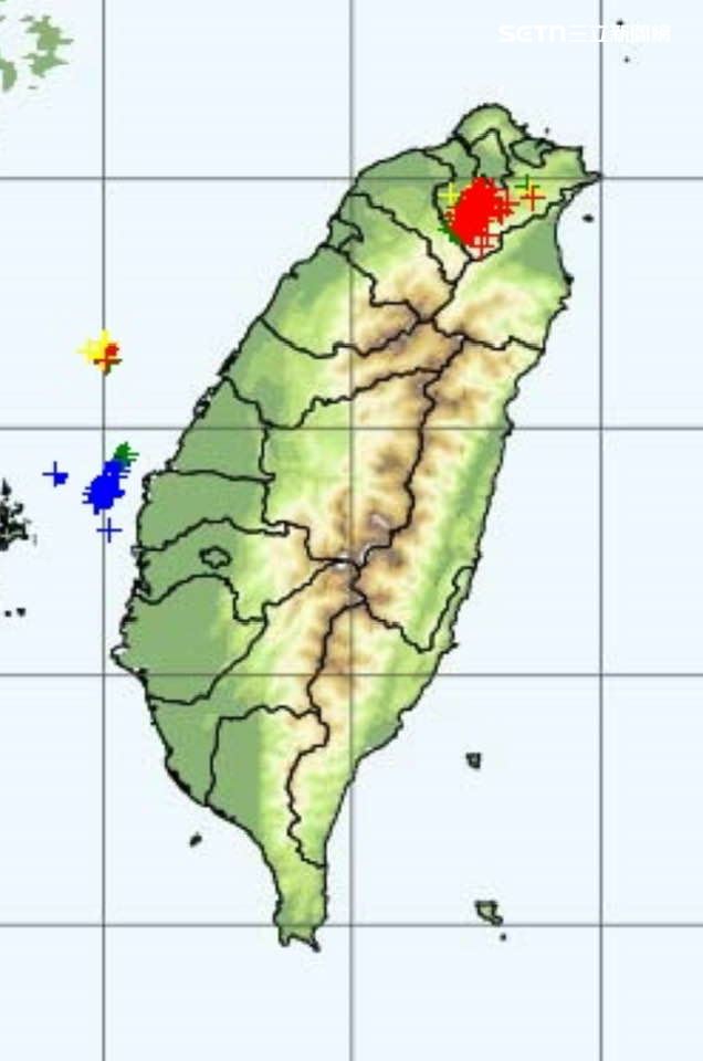 雷聲隆隆!大雷雨開炸雙北1小時,鄭明典兩張圖說明原因。(圖/翻攝自鄭明典臉書)