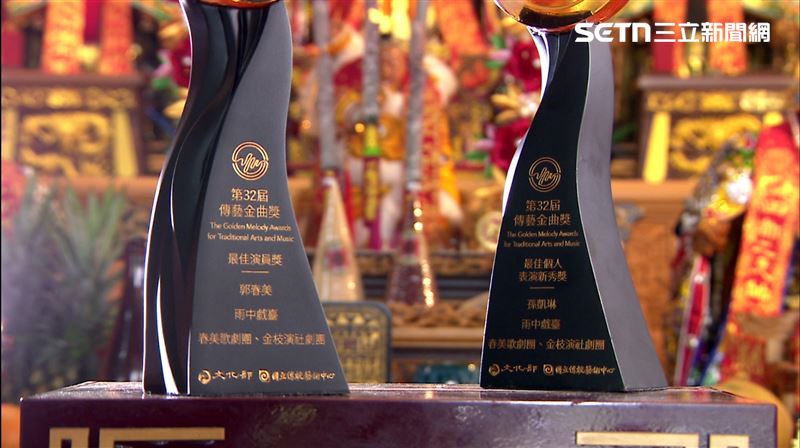 傳藝金曲獎盃。（圖／寶島神很大）