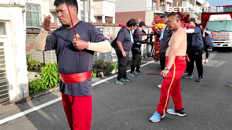 城隍爺與八爺降駕。（圖／寶島神很大）