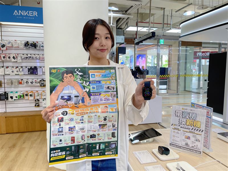 燦坤首次推出適合送給老爸的實用好禮Apple Watch S10 GPS 46mm曜石黑鋁黑運動錶帶,享限時寵物卡價13,340元。(圖/品牌業者提供)