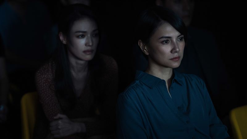 舒淇(左)、李心潔動用私刑。(圖/Netflix提供)