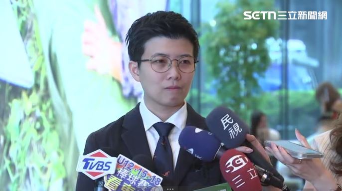 苗博雅受訪時酸羅智強雙標,當初聲援扮納粹的宋建樑,現在還指鹿為馬。(圖/翻攝畫面)