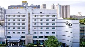 2021年高雄華園大飯店六合館，以上億價格將土地連同建物出售。（圖／翻攝自官網）

