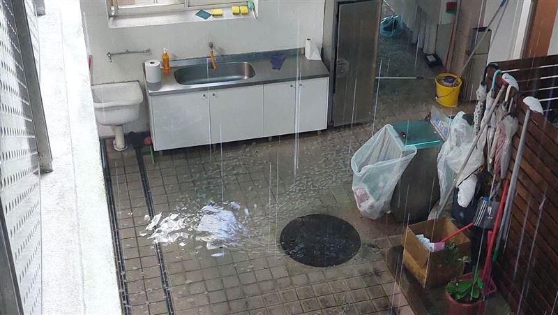 大雷雨立院受災！藍委辦公室泡水：退很快