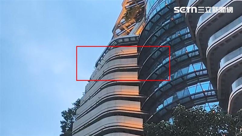 關於陶朱隱園外觀燈飾疑似故障,中工表示,主要是電壓調整,已調整完畢。(圖/記者陳韋帆攝影)