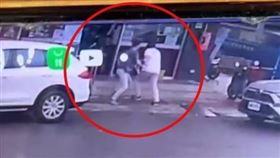 台中，豐原，超商砍人，行兇畫面曝，57歲詹智能，41歲黃嫌(圖／翻攝畫面)