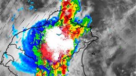 每分鐘「閃電440次」（圖／翻攝自天氣風險臉書）