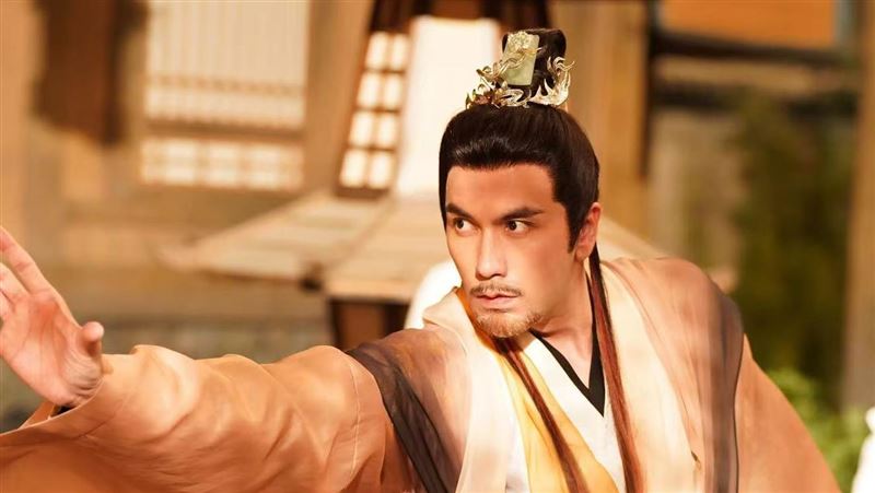 媽媽遭網友攻擊！高帥男星不忍了親自反擊