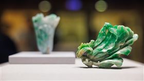 翠玉白菜花插＆翠玉小白菜將展出到2025年底。（圖／翻攝自「故宮講故事」臉書）