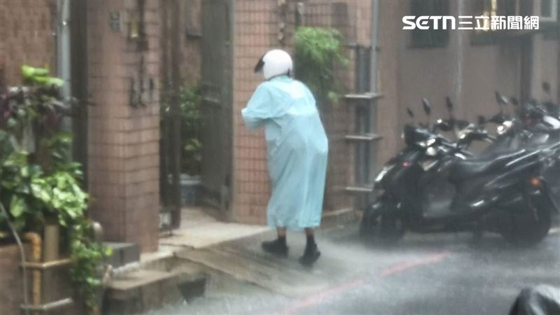 陳傑鳴指出，淹水頻繁區域不僅生活不便，房價恐怕也會受到衝擊。（示意圖／記者陳韋帆攝影）