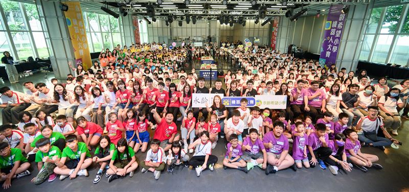 永齡希望小學機器人大賽,500位師生熱血參與。(圖/永齡基金會提供)