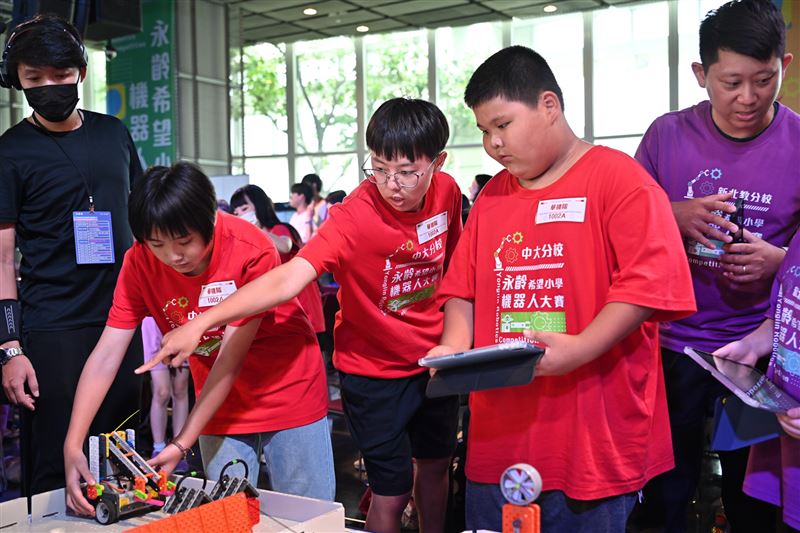 第一屆永齡希望小學機器人大賽正式啟動,翻轉未來的科技實踐。(圖/永齡基金會提供)