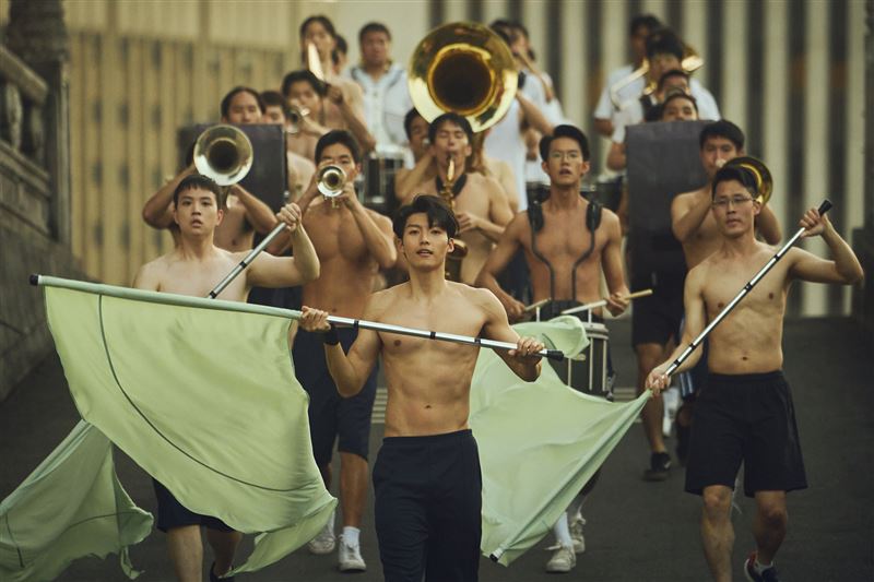 牧森、劉育仁、余杰恩等人苦練狂操，練出好身材。（圖／未來進行曲提供）