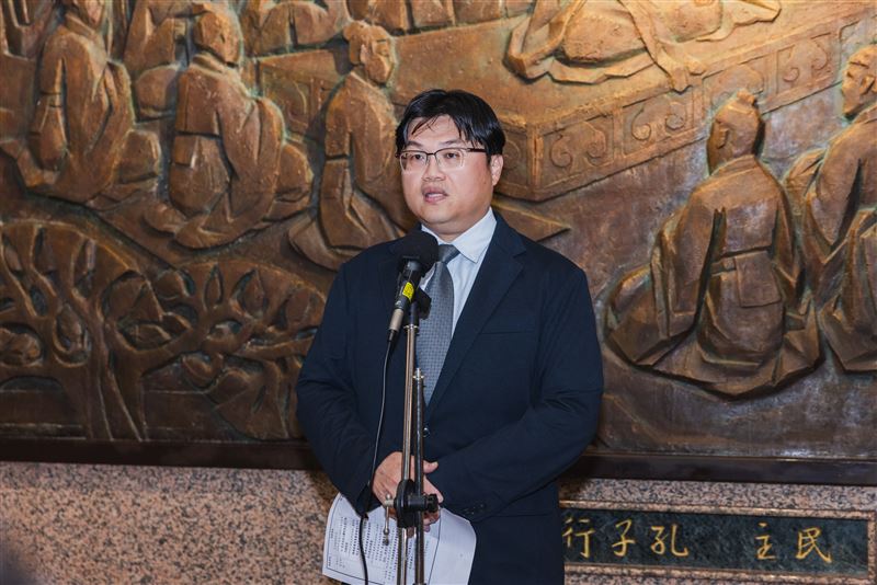 教育部次長朱俊彰說明台師大女足抽血案第3次跨部會專案小組調查會議。（圖／教育部提供）