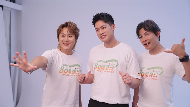 5566擔任「89量腰日」健康大使。(圖/千禧之愛健康基金會提供)