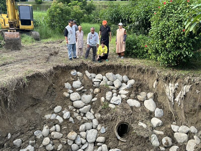 針對山區土石流沖刷嚴重,陳亭妃要求水土保持署全面盤點,列入整治工程。(圖/陳亭妃國會辦公室提供)
