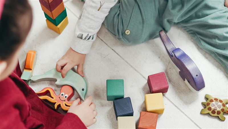 行政院宣布放寬外籍幫傭申請條件，未來只要家中有1名未滿12歲兒童，即可提出申請（示意圖／pexels）